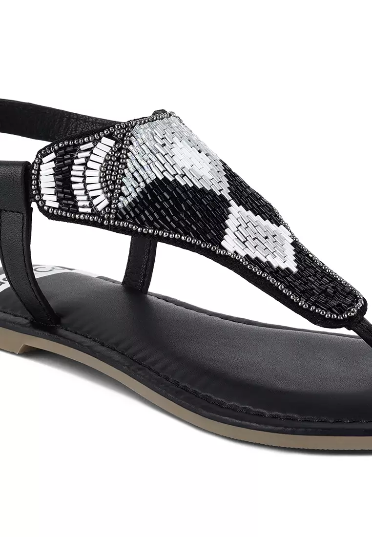 Sandal Datar dengan Gesper Pin dan Manik-manik Warna Hitam