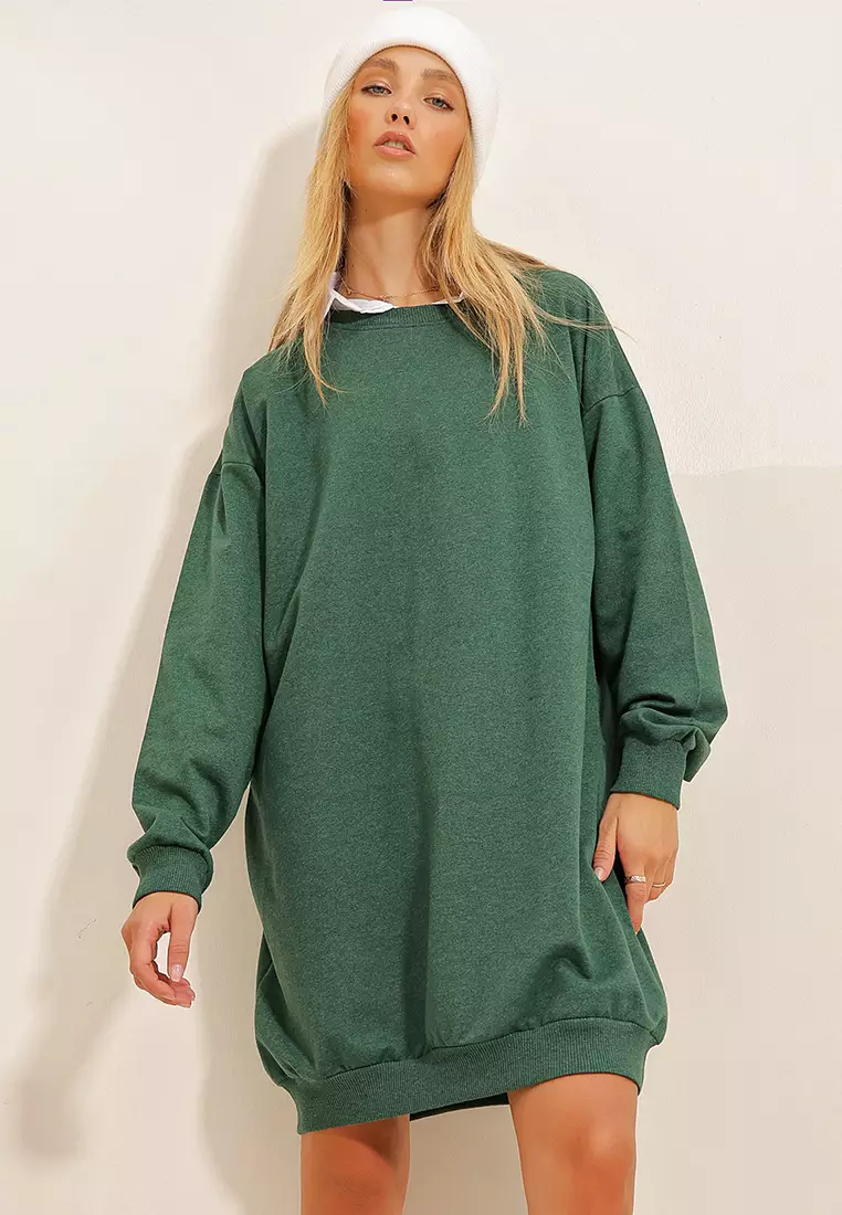 Green oversized sweater dress 2025