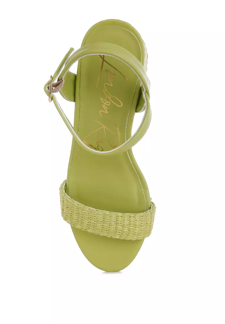 Sepatu hak blok gesper pin rafia berwarna hijau