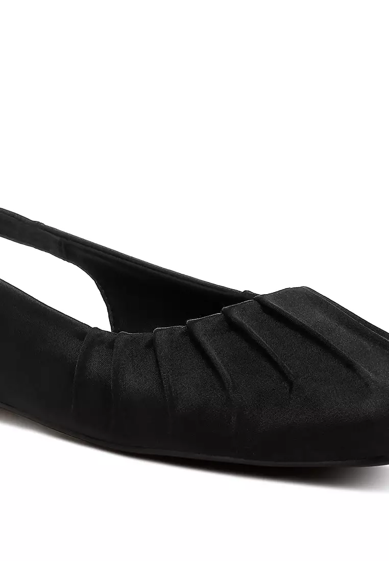 Sepatu Flat Ujung Persegi Satin Warna Hitam