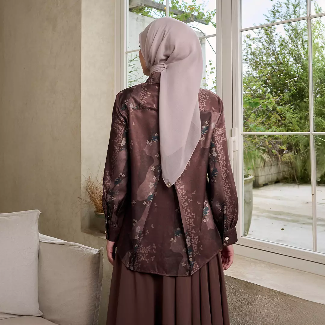 ZM Zaskia Mecca - Yania Rosewood Blouse Kemeja Wanita - Romansa Khatulistiwa - Bunga Simpur