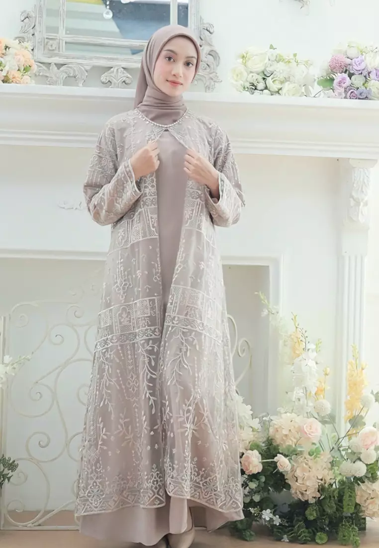 Mosleem Long Dress Broakat With Pearl Detail in Cream By Brilliant Girl Warna CREAM
