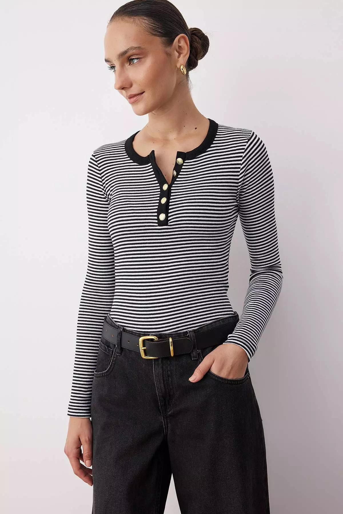 Black Crew Neck Buttoned Fitted/Fits The Body Flexible Ribbed Knitted Blouse