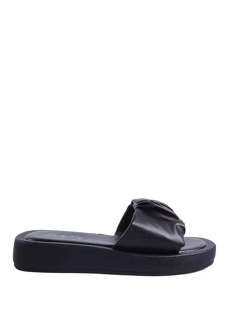 Discount on London Rag  shoes - SKU: Black Ruched Strap Slider Sandals