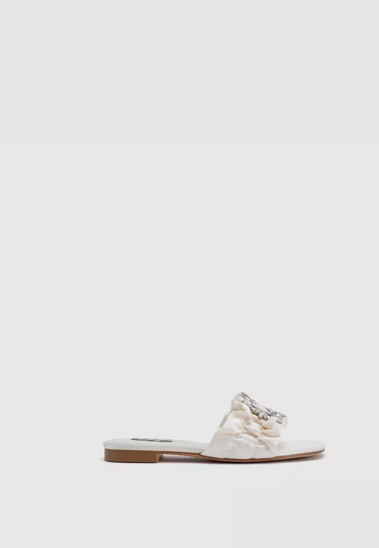Discount on URBAN REVIVO  shoes - SKU: Rhinestones Square Toe Slippers
