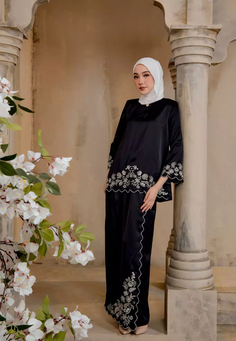Suri Luxe Embroidery Baju Kurung Kedah Satin with Skirt Belah Selisih
