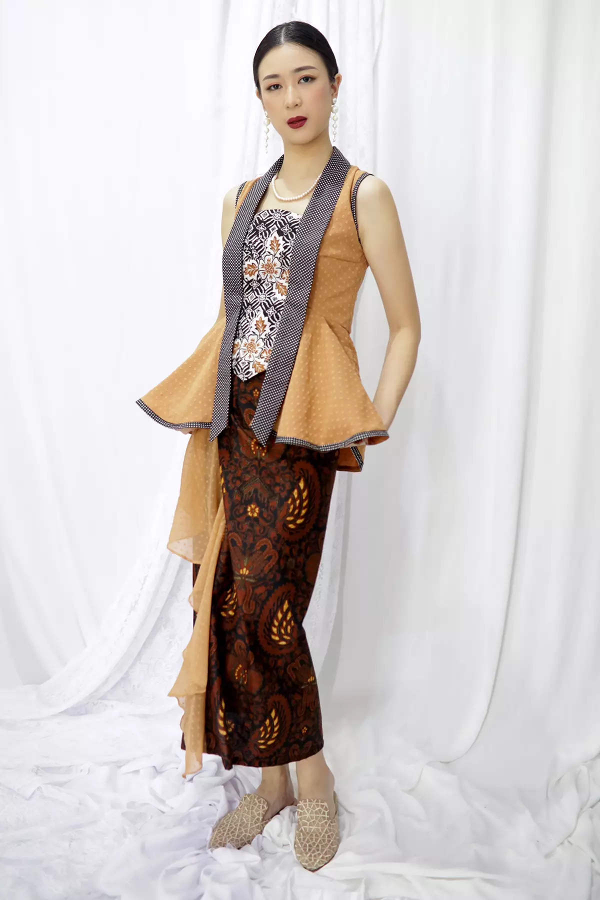 Asmara Juwita Kembang Ayu Cokelat Kebaya Batik