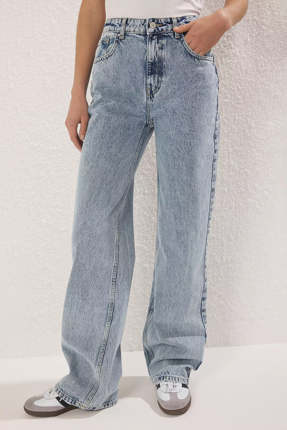 Light Blue High Waist Wide Leg Jeans TWOSS25JE00278