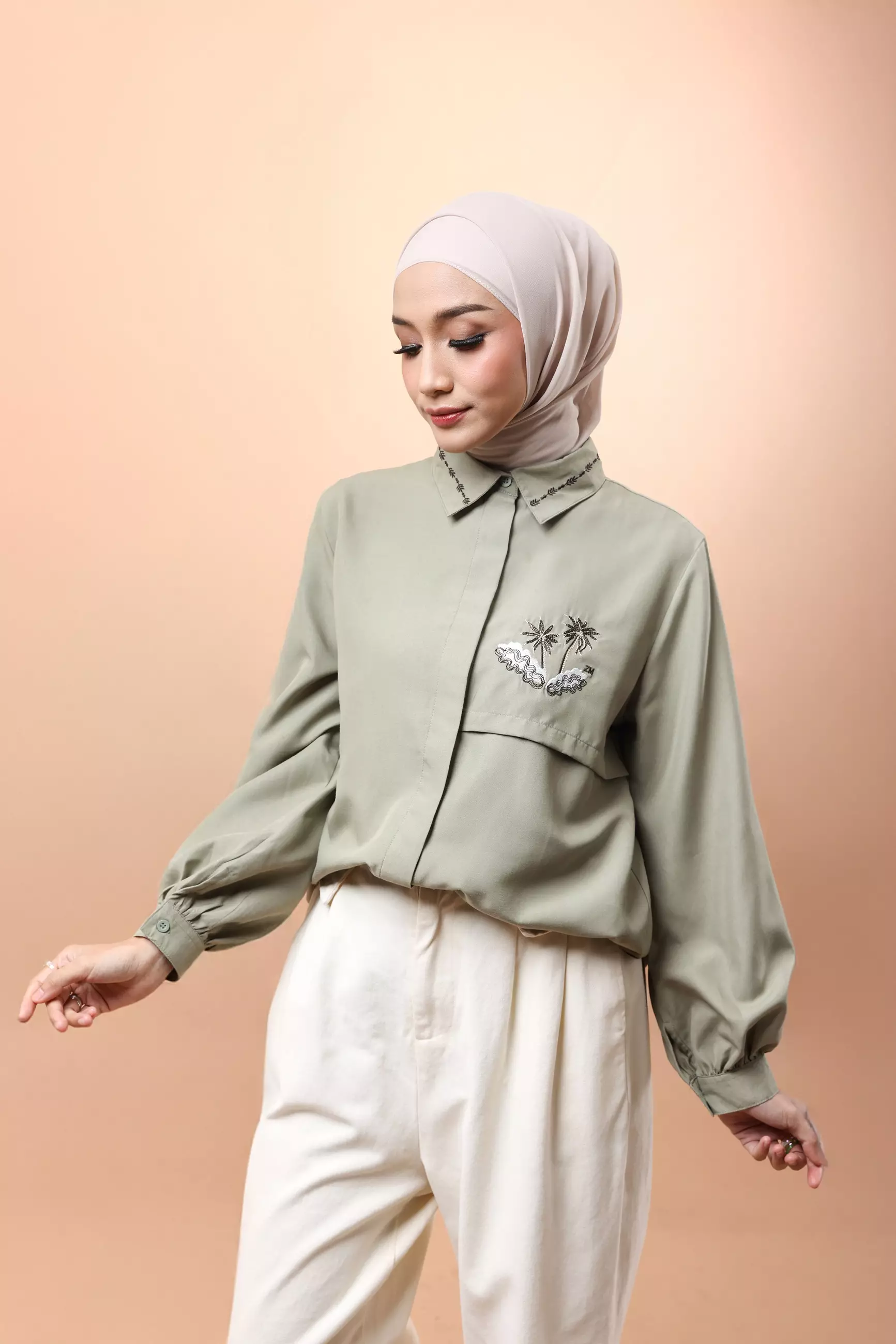 ZM Zaskia Mecca - Kalyna Green Blouse Kemeja Muslim Wanita - Romansa Khatulistiwa - Edisi Bunga Wijayakusuma