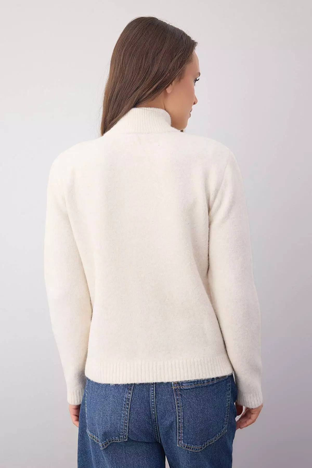 Wardrobe Essentials Ecru Wool Zippered Stand Collar Daisy Knit Cardigan |