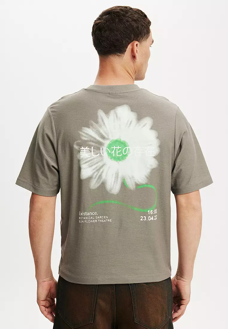 Cropped Fit Graphic T-Shirt