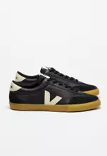 Black/Pierre