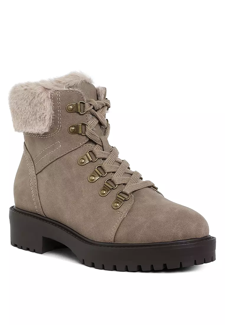 Sepatu bot kerah bulu imitasi warna kelabu kecokelatan