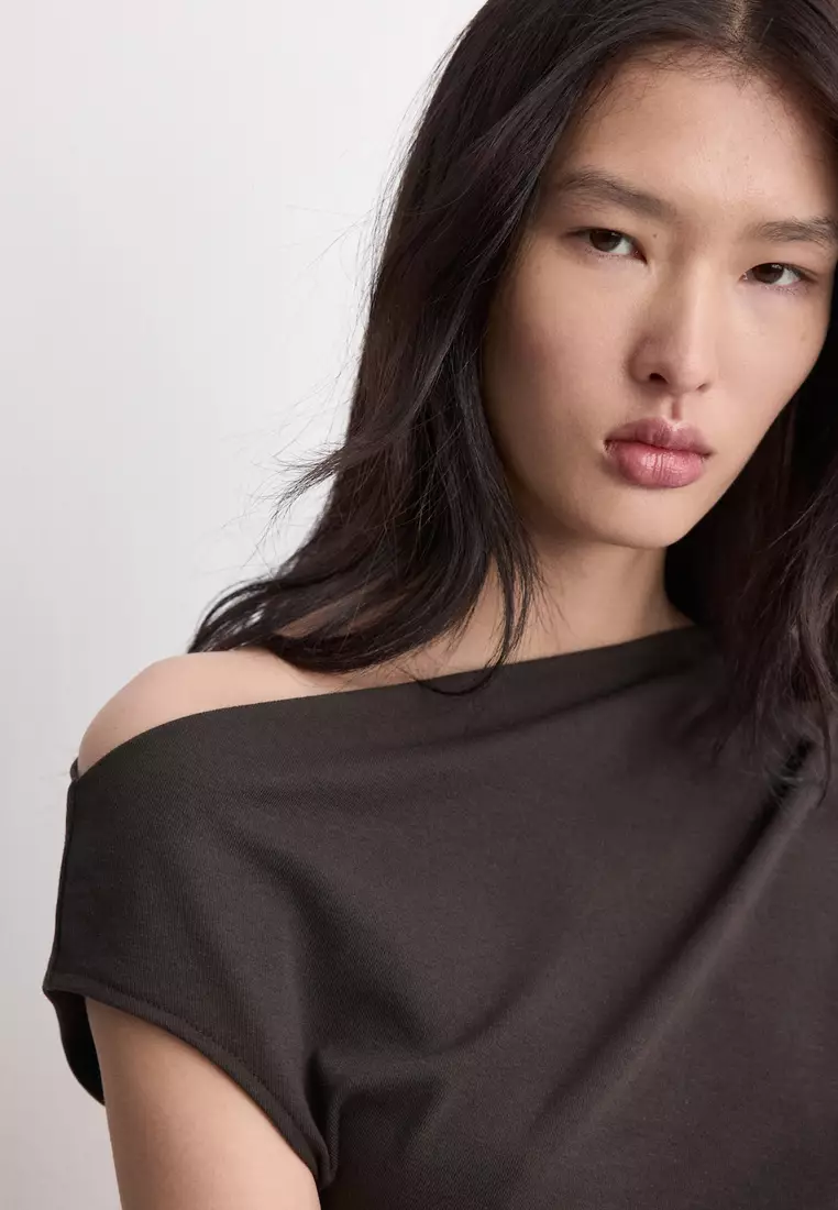 Asymmetric Ruched Top