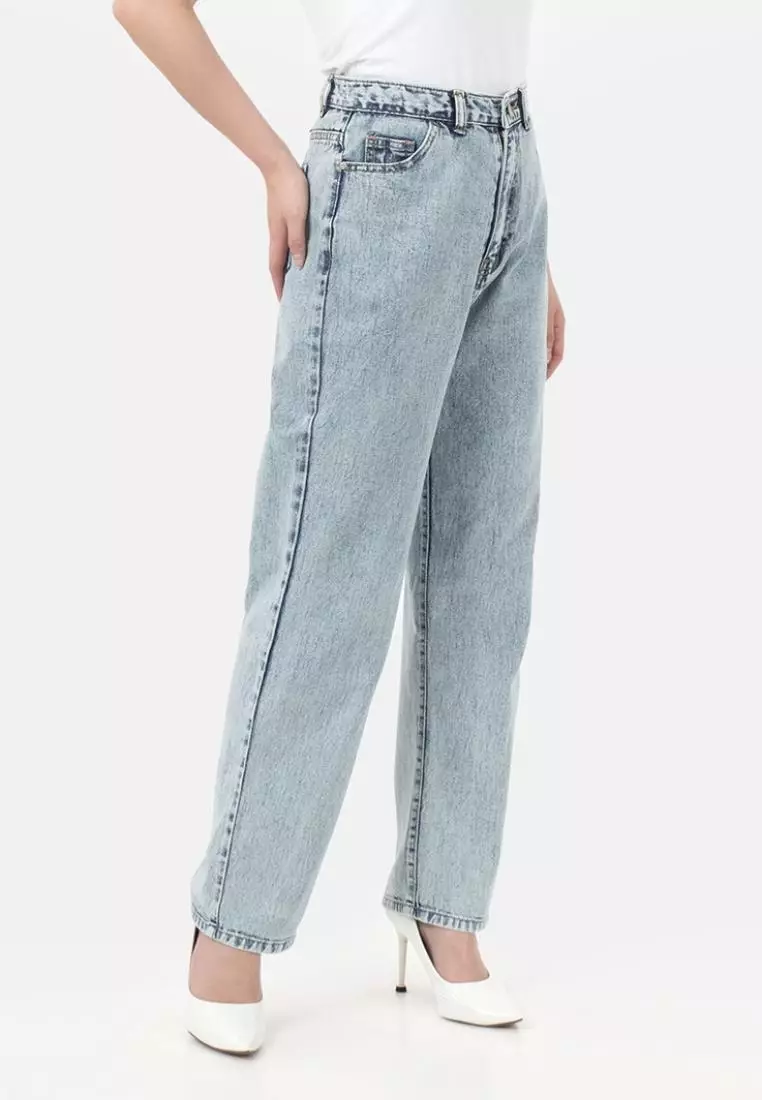 Basic Straight Jeans in Light Blue