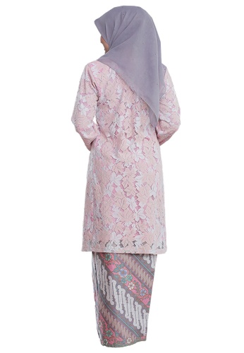 Buy Kurung Pahang Menanti Kepulangan 04 from Hijrah Couture in Pink only 150