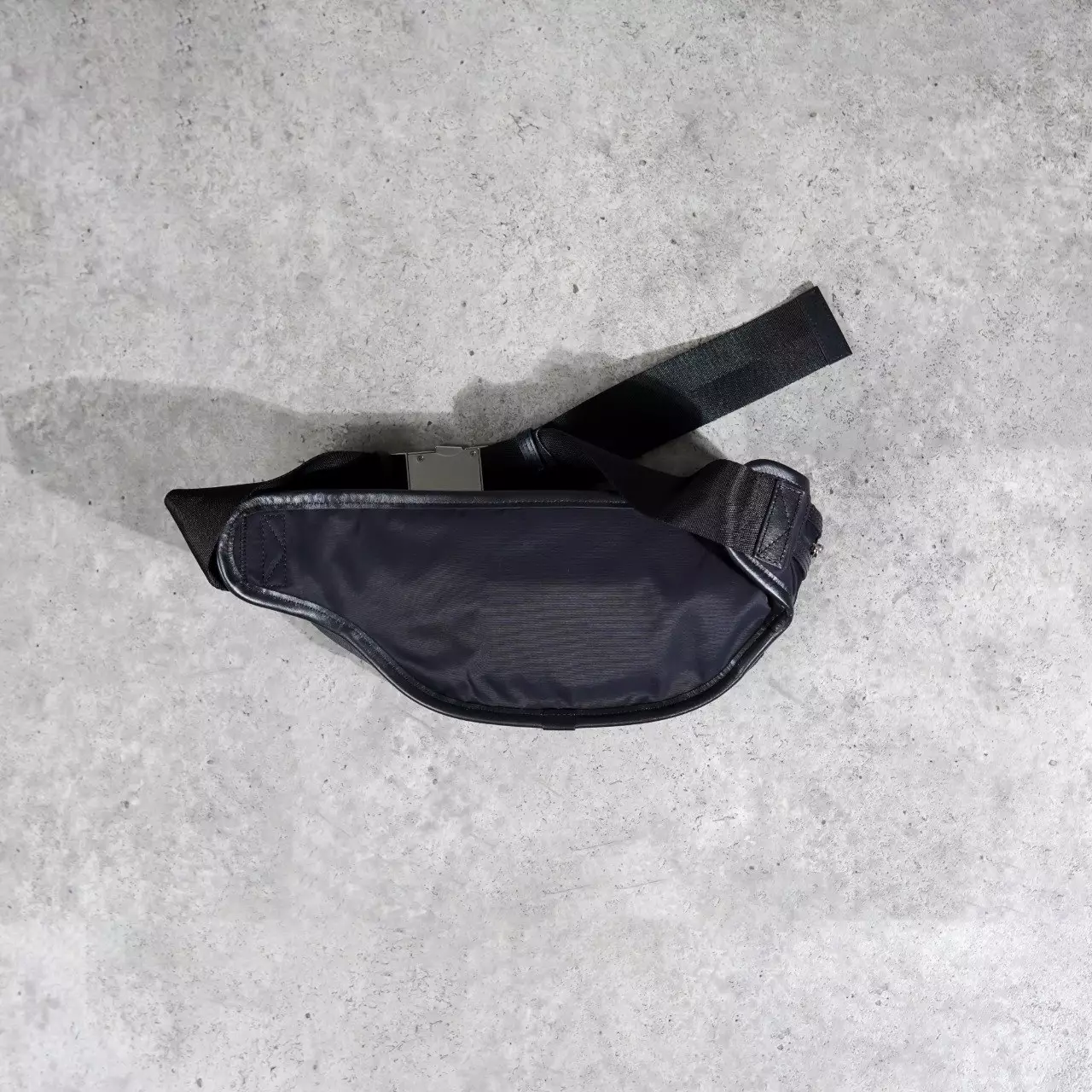 Tas KENZO PARIS TEXT WHITE BLACK NYLON WAIST BAG 100% ORIGINAL