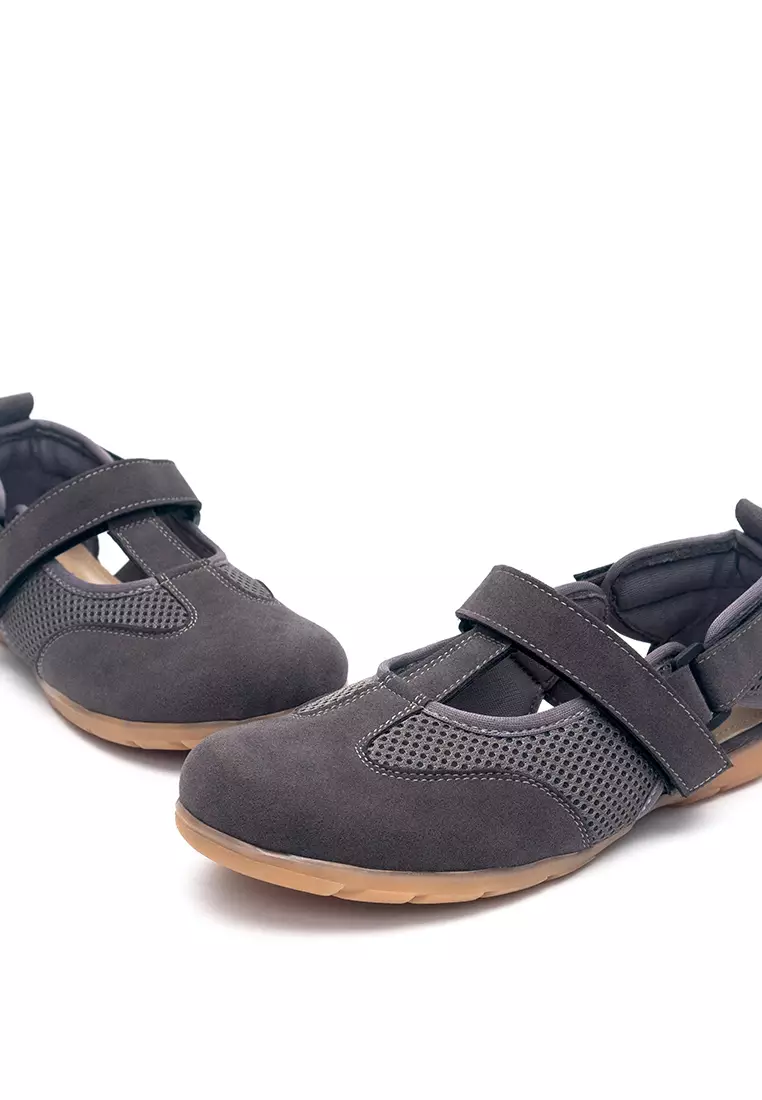 Vivian Slip On Sneakers in Grey