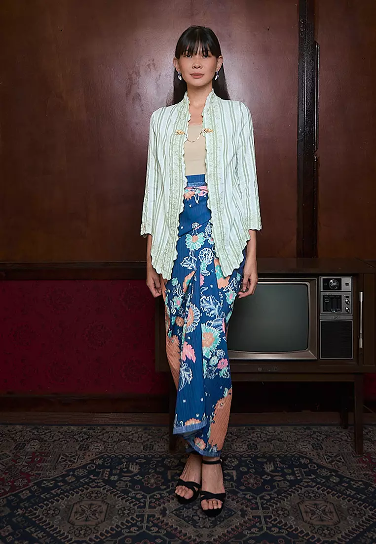 Buy MASLEA Kebaya Pendek Wah Top 2026 Online | ZALORA
