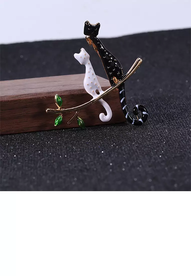 Fashion Simple Plated Gold Black and White Cat Brooch