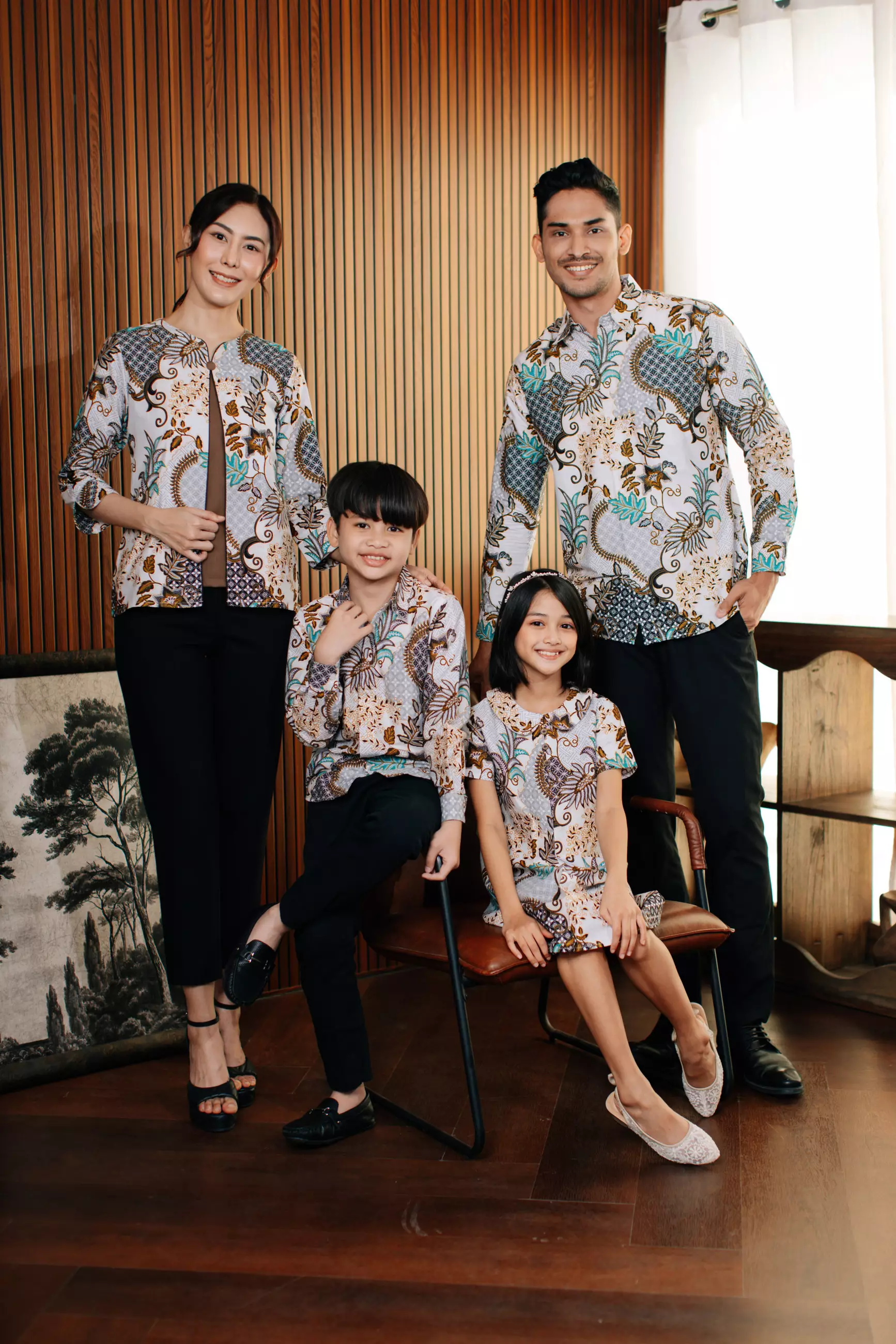 Adyatma Lavina White Putih Kemeja Batik Slim Fit Pria Lengan Panjang Katun