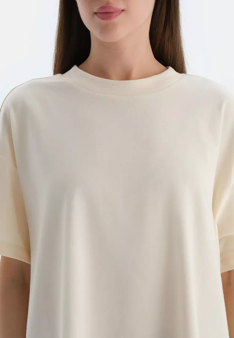 Off White T-Shirt, Crew Neck, Oversize, Short Sleeve Activewear for Women