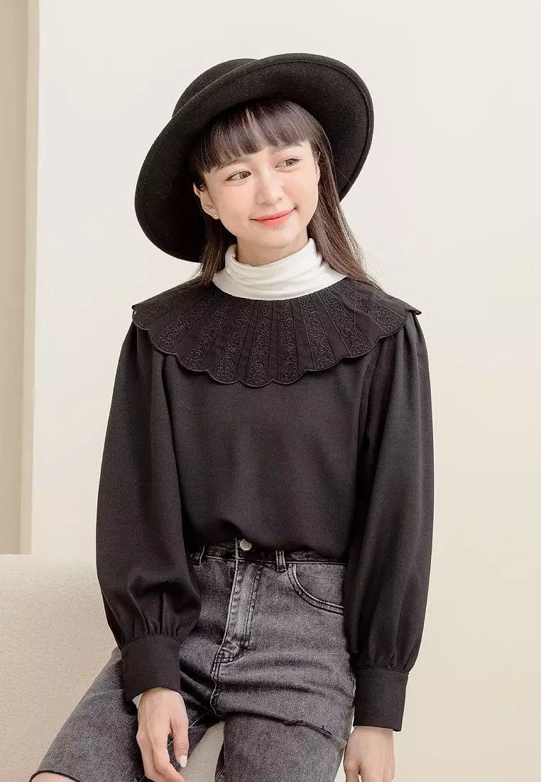 蕾絲雕花領片不易皺拋袖上衣《AB17917》