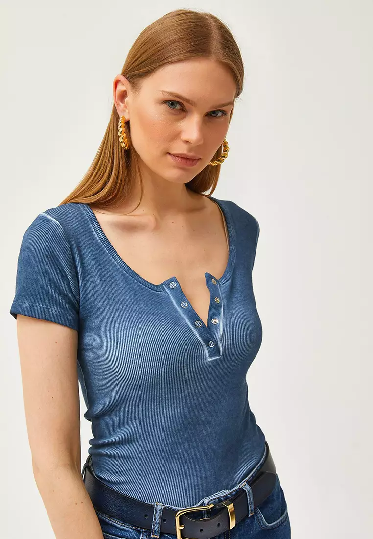 Women's Snap-On Camisole T-shirt BLZ-19000171