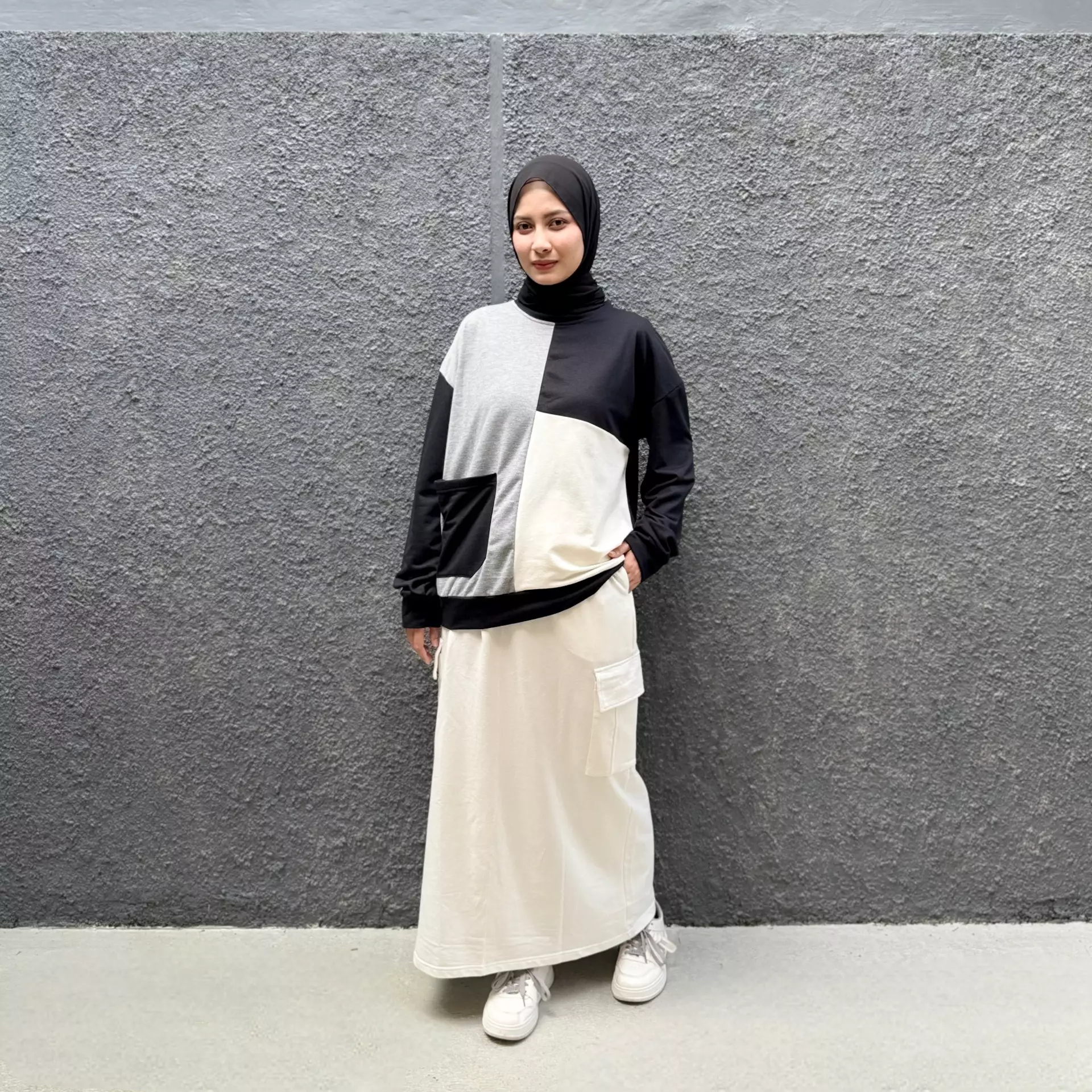 Atasan Wanita - Sweater Monochrome BLACK