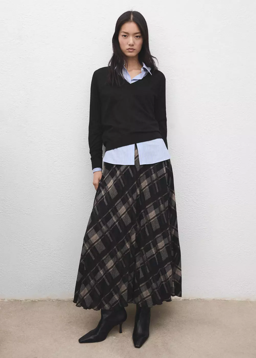 Sweater rajut kerah V