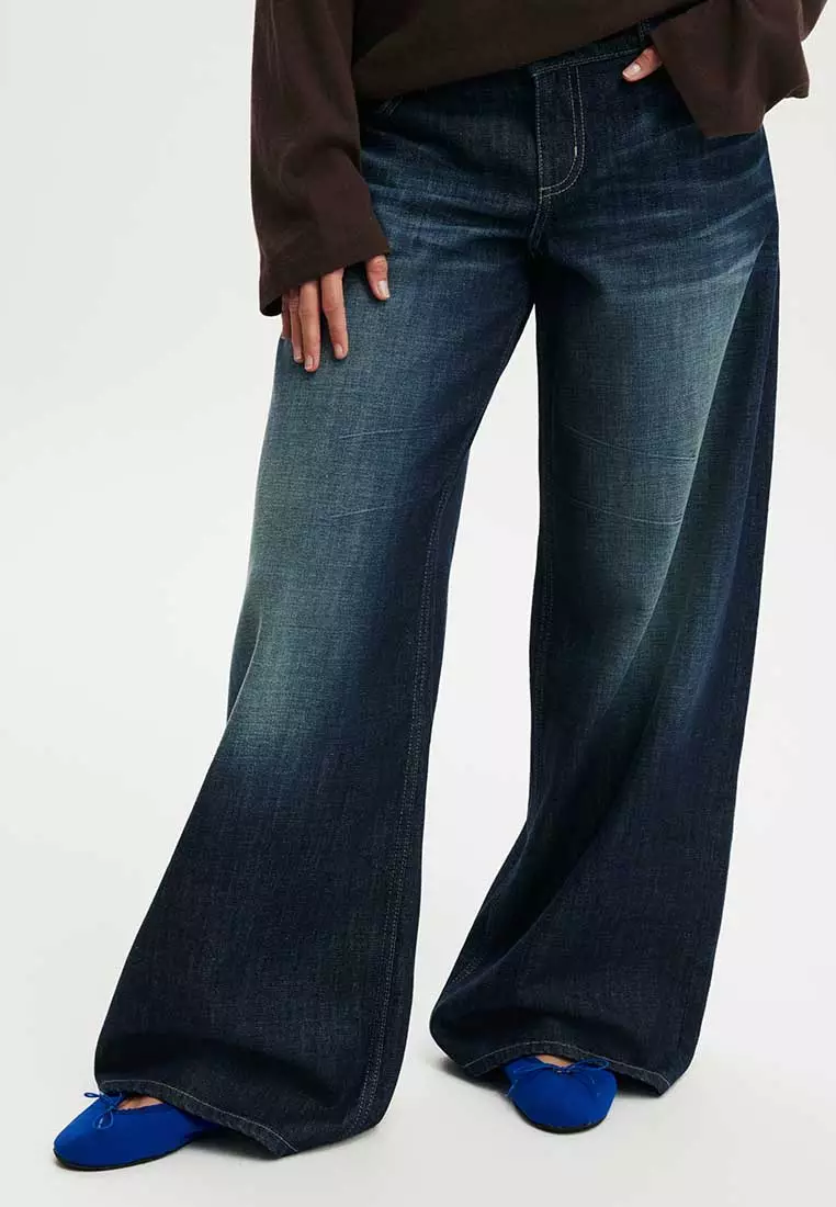 Petite Low Rise Wide Jeans
