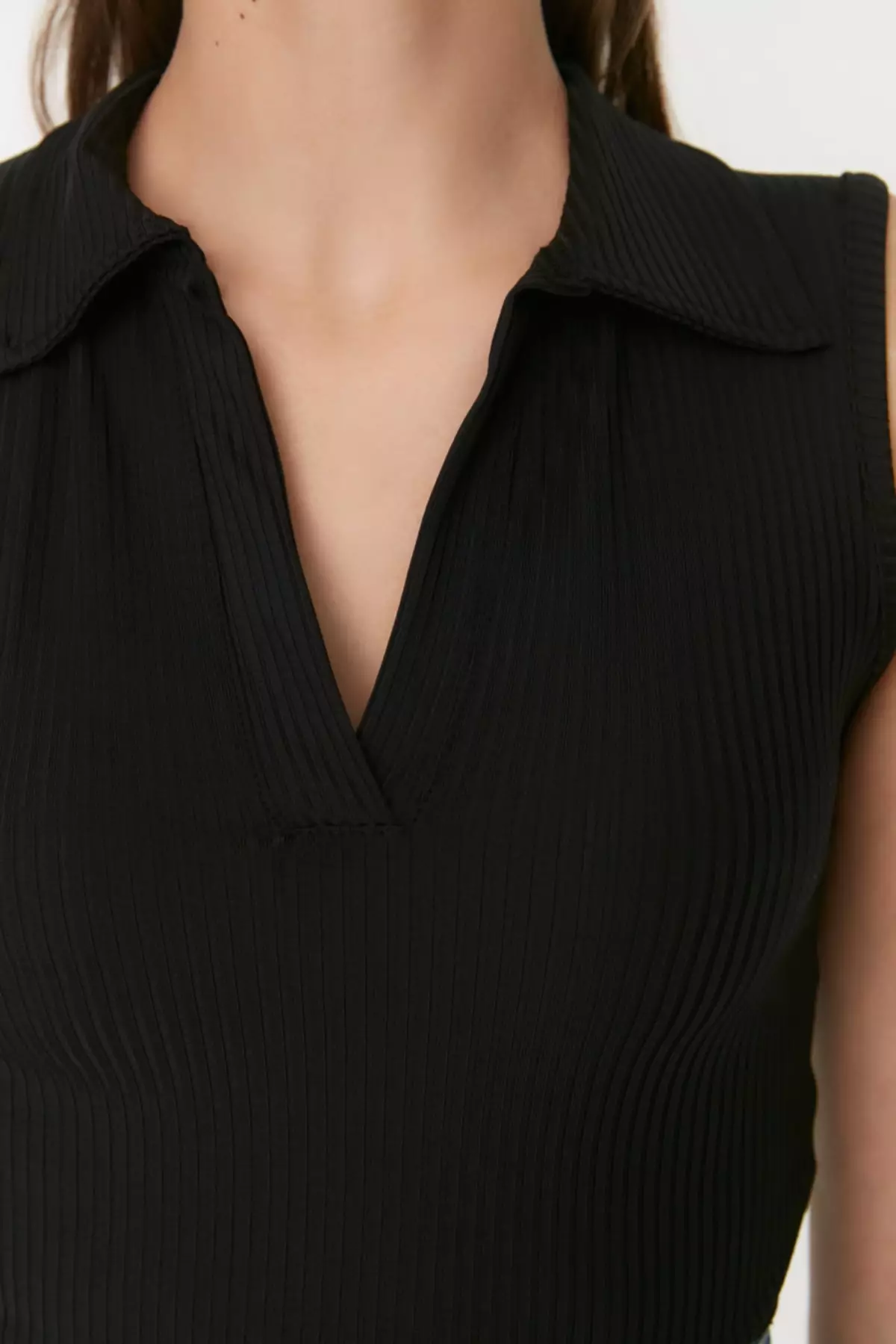 Collar Neck Sleeveless Top