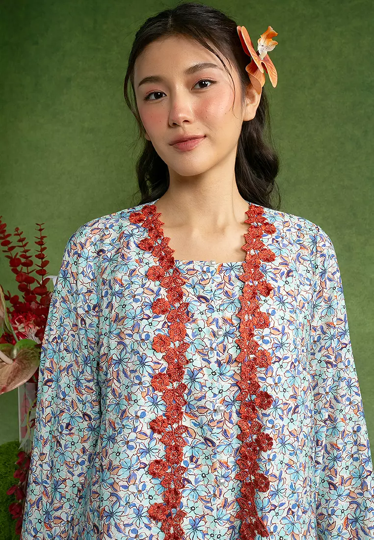 Eryna Kebaya with Pareo Skirt Set