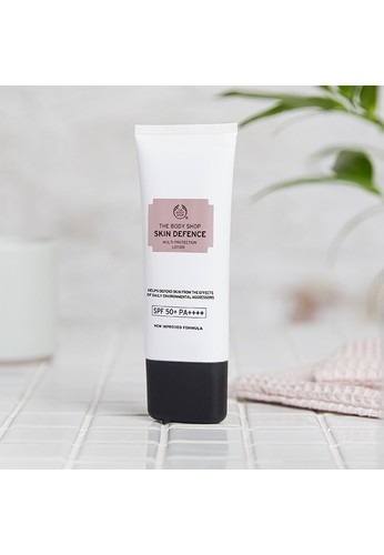 Jual The Body Shop Skin Defence Multi Protection Lotion Spf 50 Pa 60ml Original Zalora Indonesia