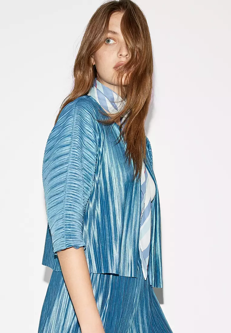 Pleated Buttonless Outerwear