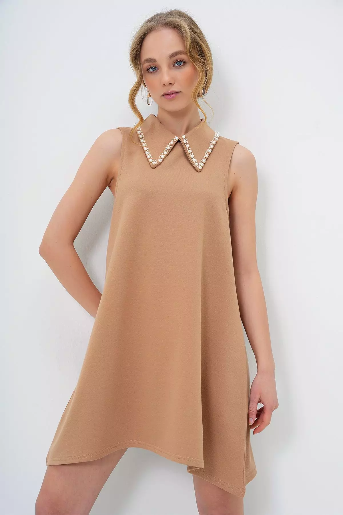 Women's Camel Faux Pearl Collar Sleeveless Basic Dress