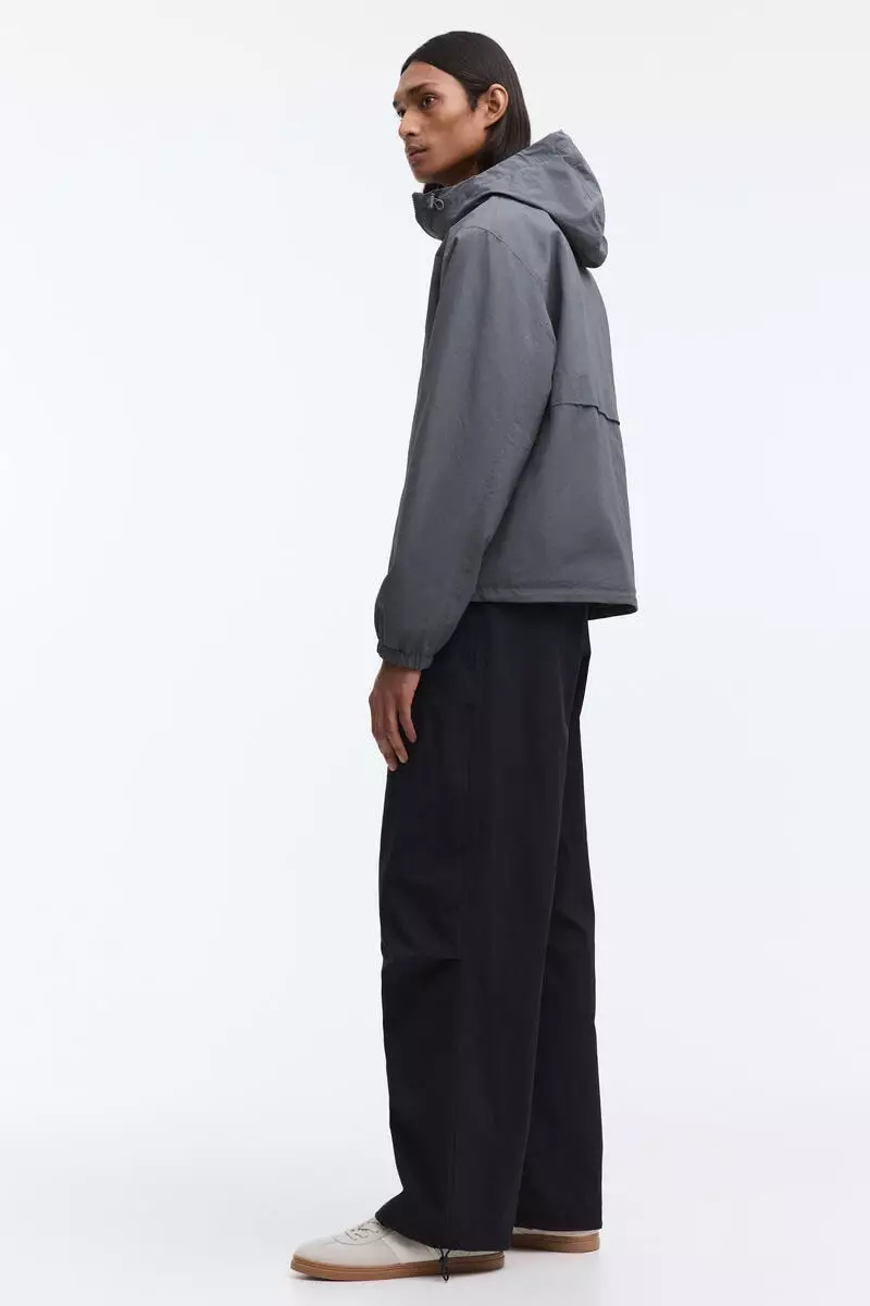 Water-repellent nylon windbreaker