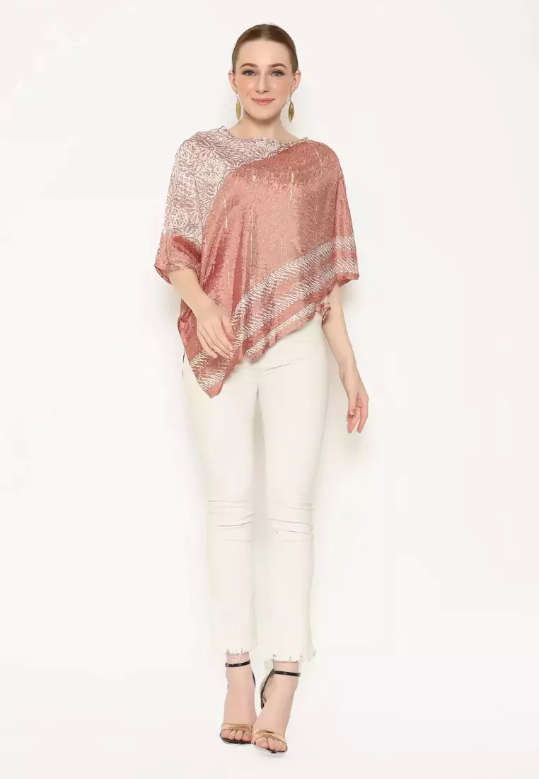 Rinjanie Batik - Motif Batik Kontemporer - Blouse Zigzag Caramel - Batik Kantor Modern - Blouse Batik Wanita Warna Pastel - Blouse Batik Modern Asymmetric - Batik Cap Mix - MAHG - CR