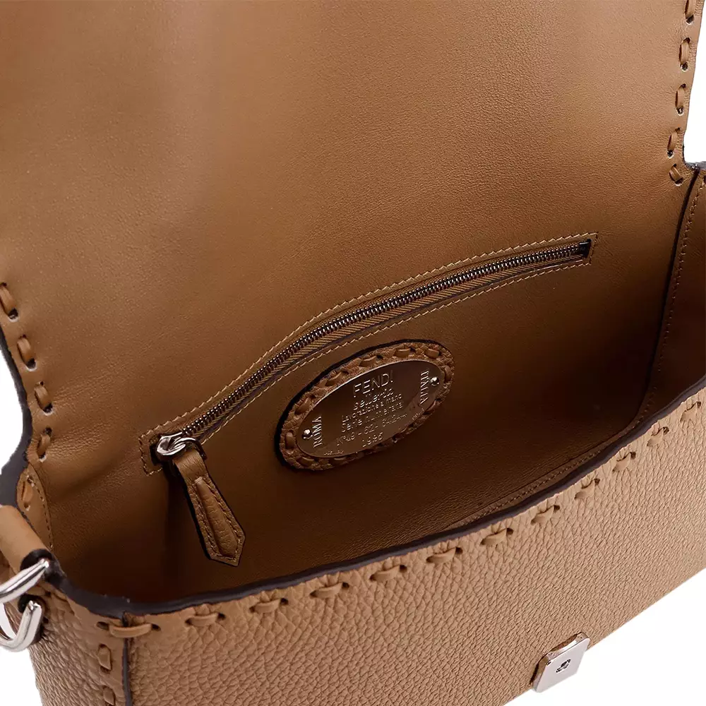 Baguette Selleria Bag with 612 Hand-Sewn Topstitches Beige