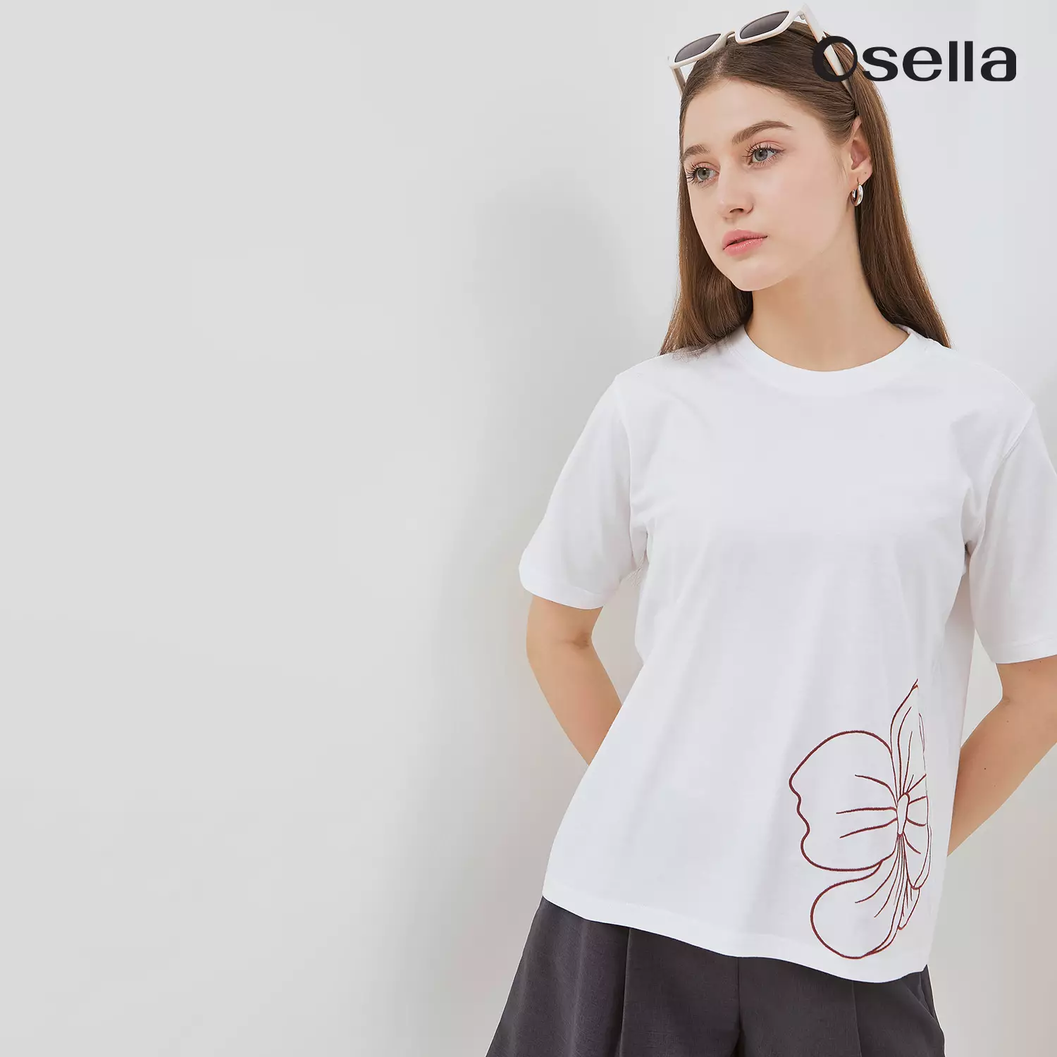 Osella Floral Embroidery T-Shirt 2171660101 | Kaos Basic Motif Bunga Lengan Pendek Wanita