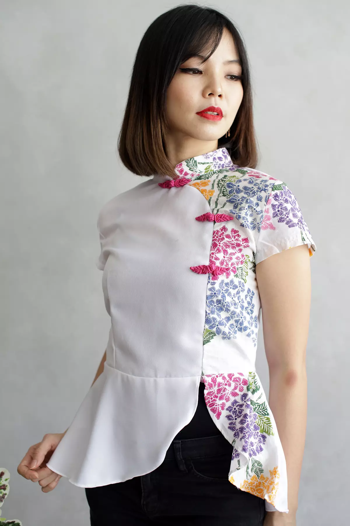 Asmiani Encim Putih Shoka Batik Top