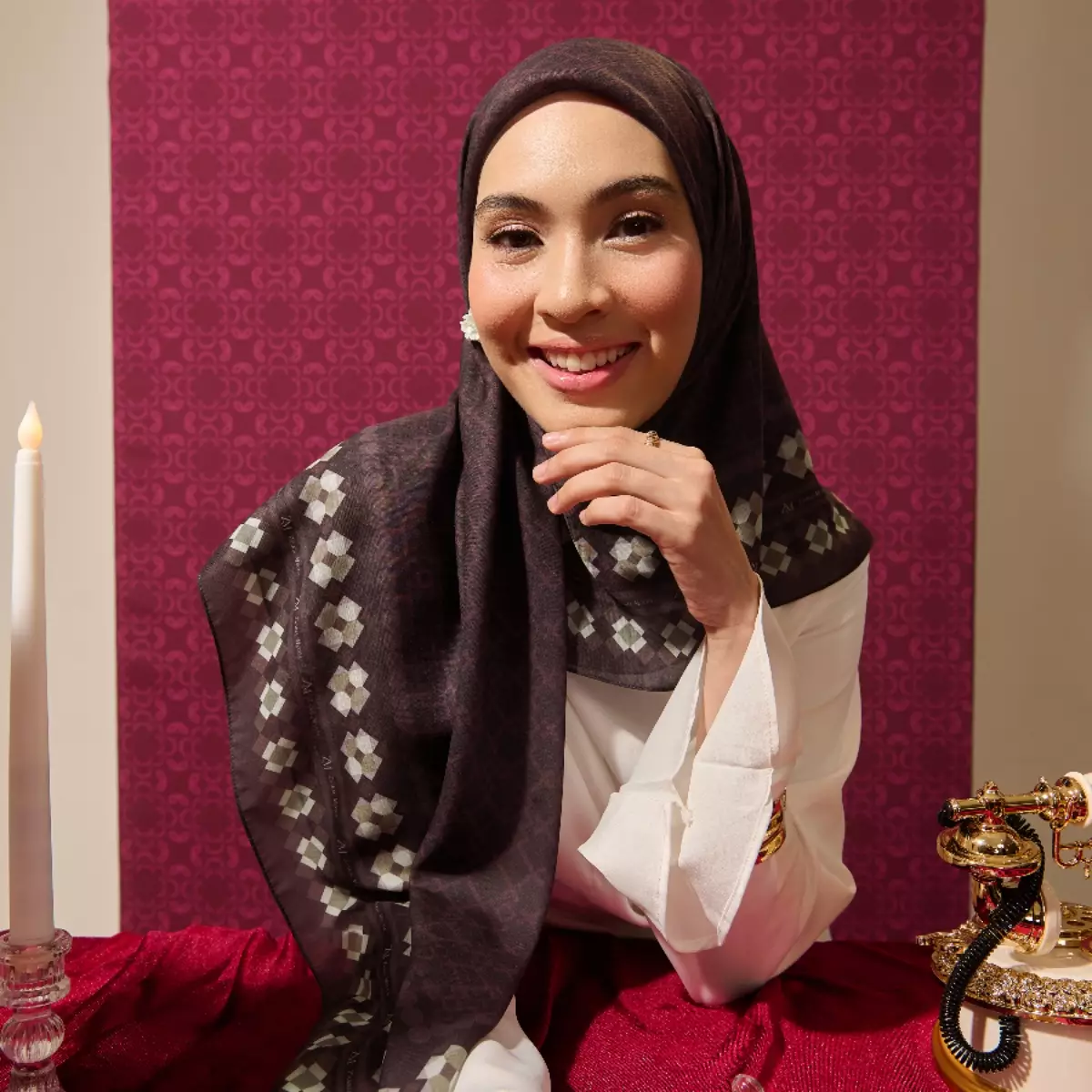 [INCLUDE PREMIUM HARD BOX] ZM Zaskia Mecca - Scarf Harmoni Series Alur Maroon | Hijab Premium Square Motif | Kerudung Segi Empat