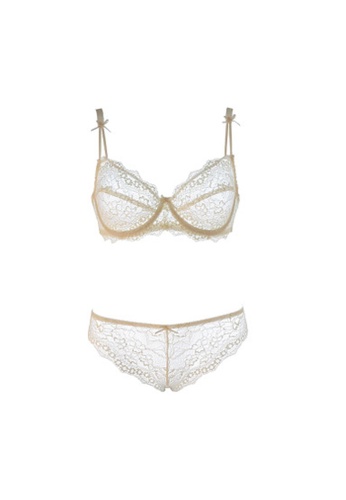 W.Excellence beige Premium Beige Lace Lingerie Set (Bra and Underwear) 70F46USC46781EGS_1