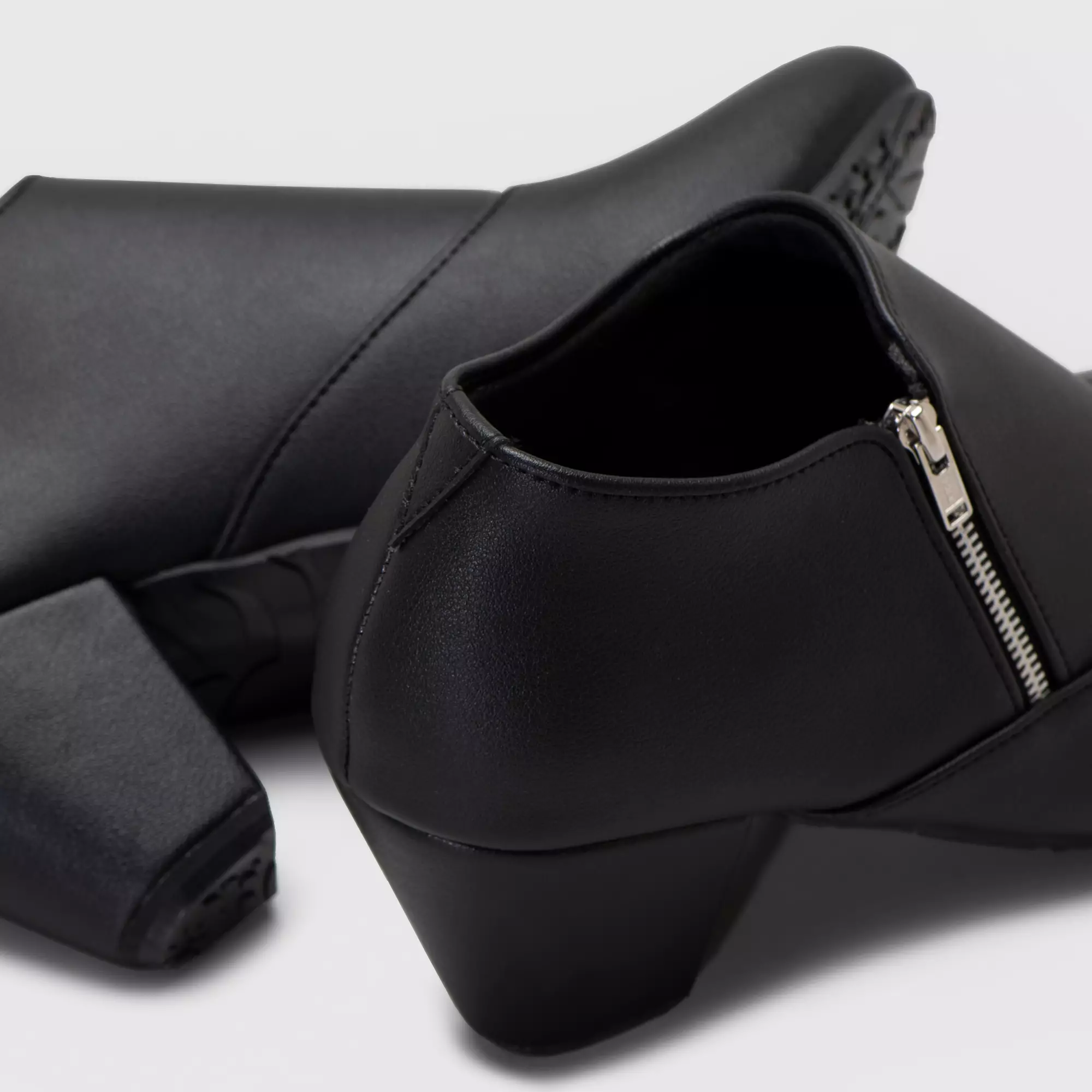 Potamogeton Heels Black