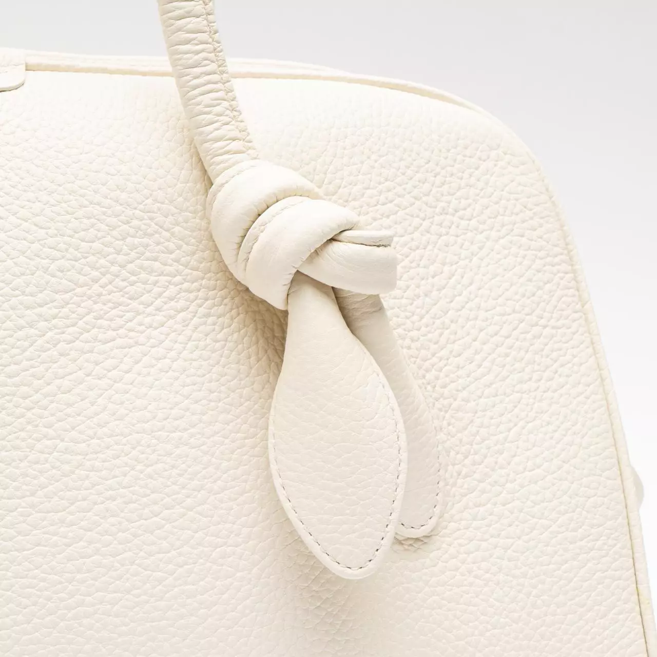 The Turismo Soft Bowling Bag Light Ivory