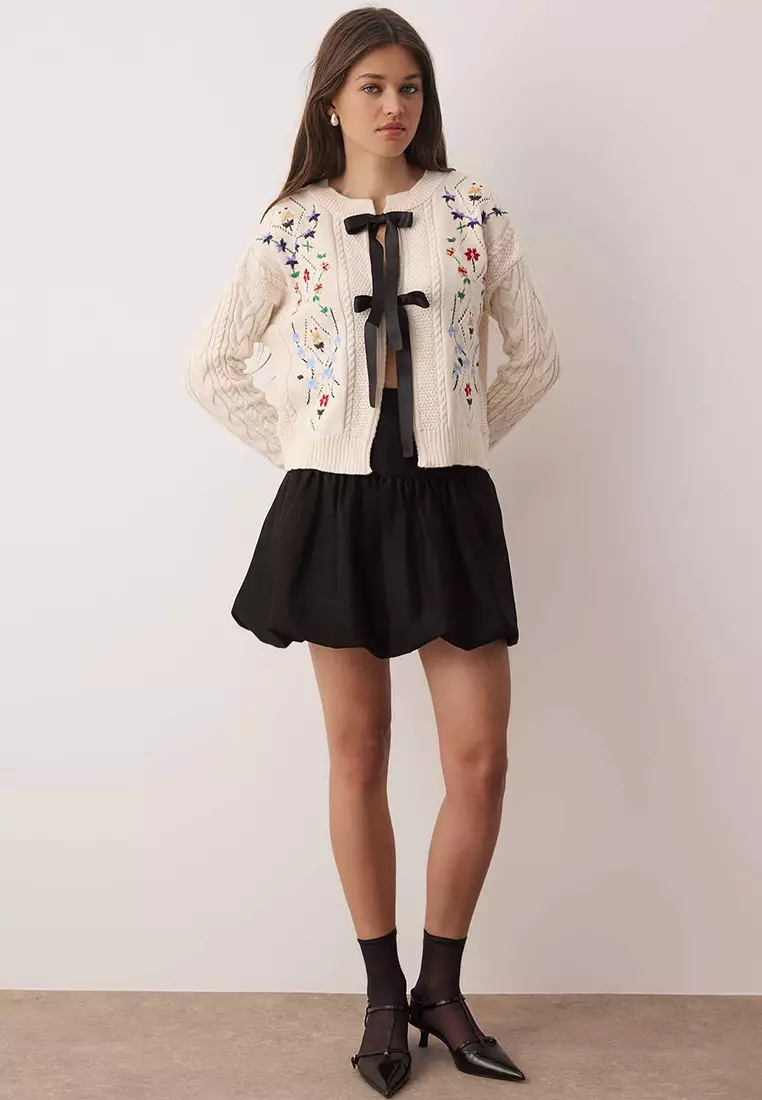 Stone Ribbon Flower Embroidered Knitwear Cardigan Twoaw26Hi00032