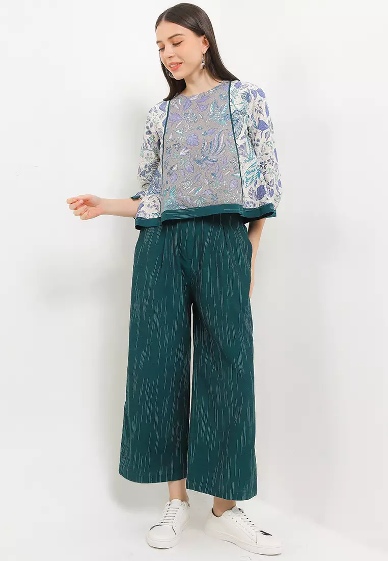 Setelan Noelita White