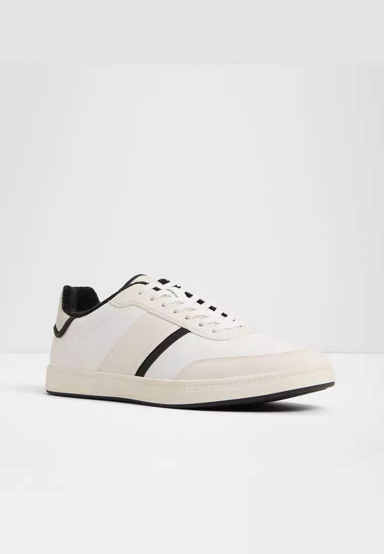 Freekick Low-Top Sneakers