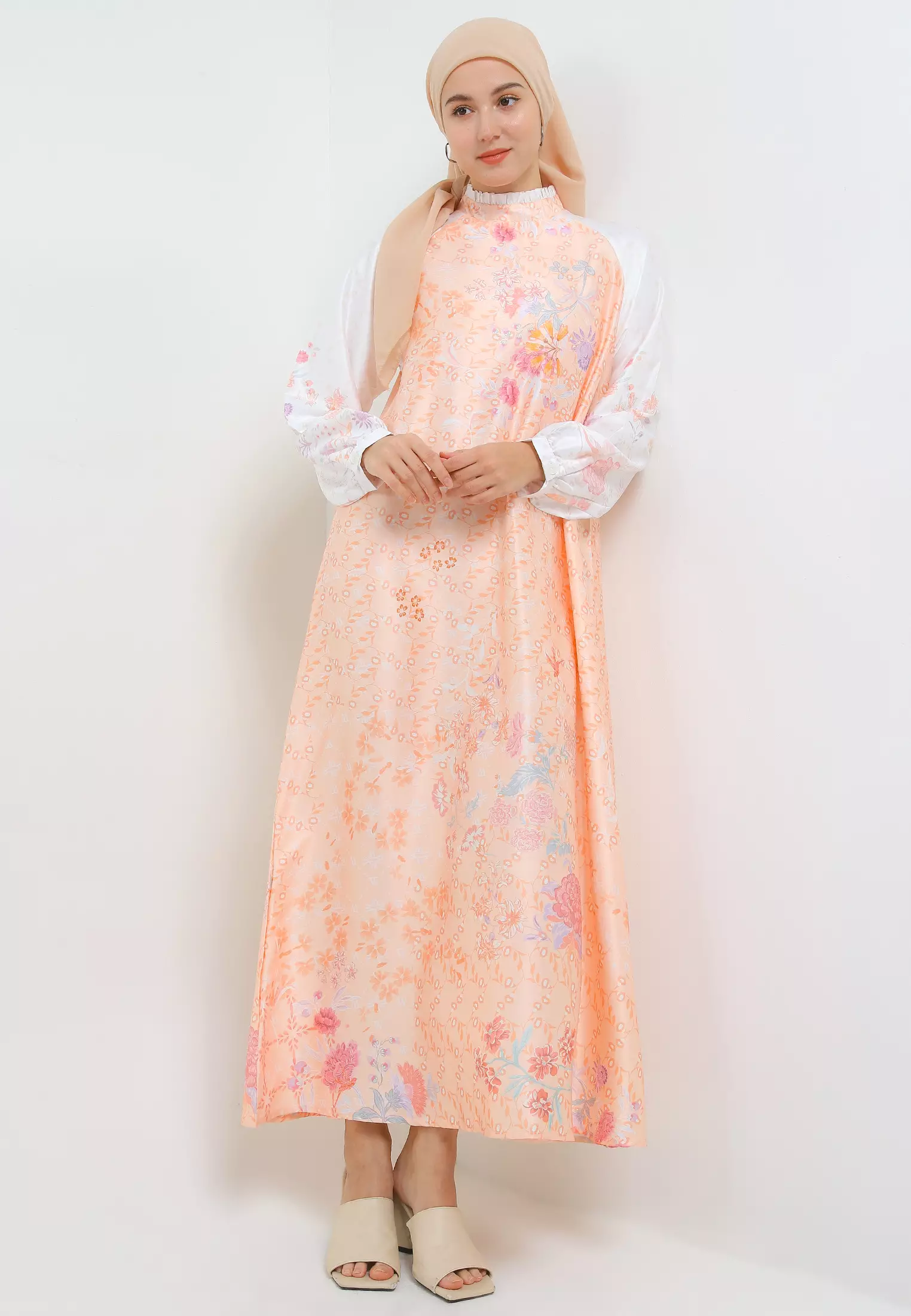 MFMW Shevarta Dress Gamis Satin Peach Fuzz Motif Bunga