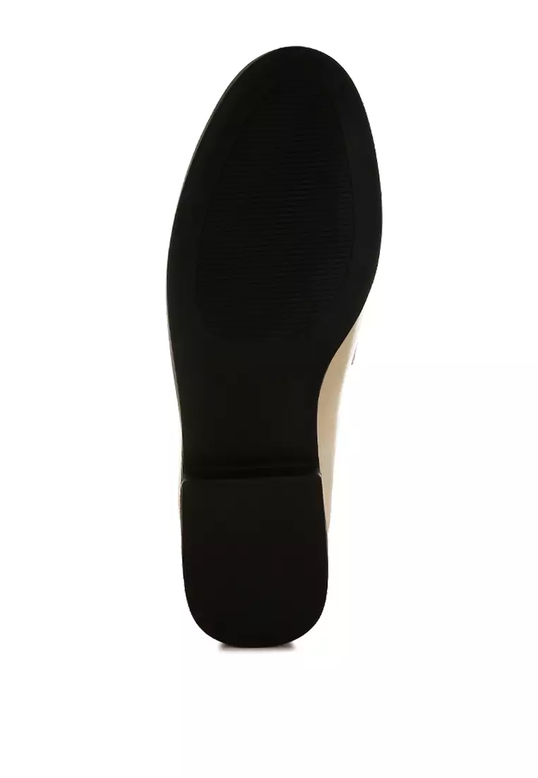 Sepatu Loafer Metalik Horsebit Diamante dalam Warna Emas